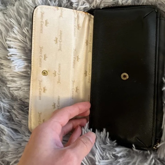 💕HOST PICK💕- Juicy Couture Wallet 👛 - Picture 7 of 7